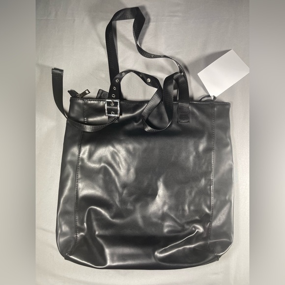 Guess Monochrome Graphic Tote - Picture 2 of 4